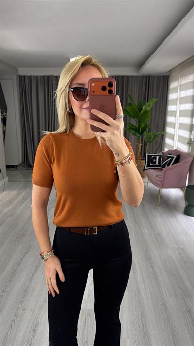 Dilvin Bisiklet Yaka Kısa Kol Karamel Triko Bluz