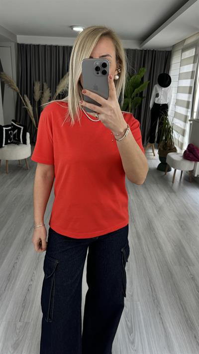 DİLVİN BİSİKLET YAKA TOK DOKULU KIRMIZI TİŞÖRT