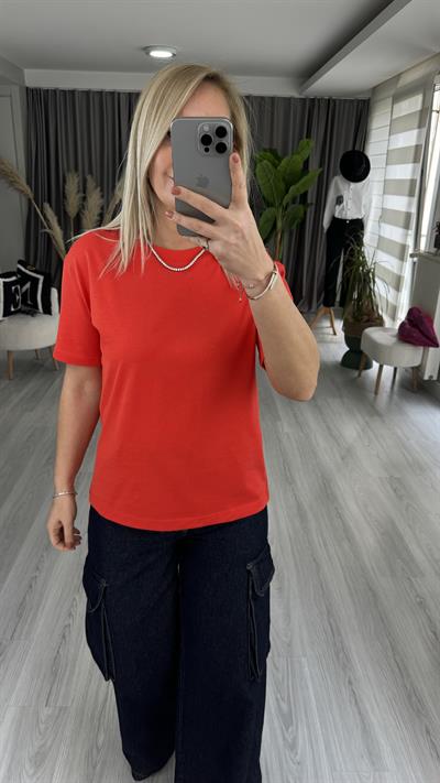 DİLVİN BİSİKLET YAKA TOK DOKULU KIRMIZI TİŞÖRT