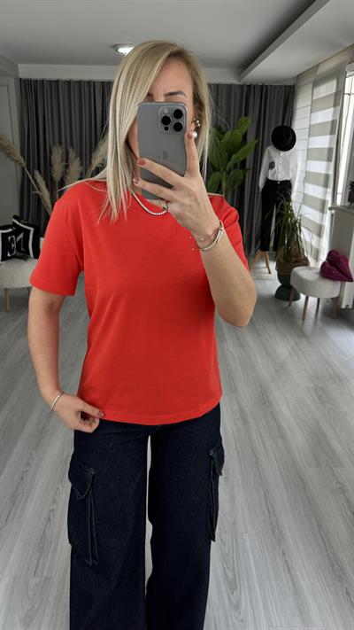 DİLVİN BİSİKLET YAKA TOK DOKULU KIRMIZI TİŞÖRT