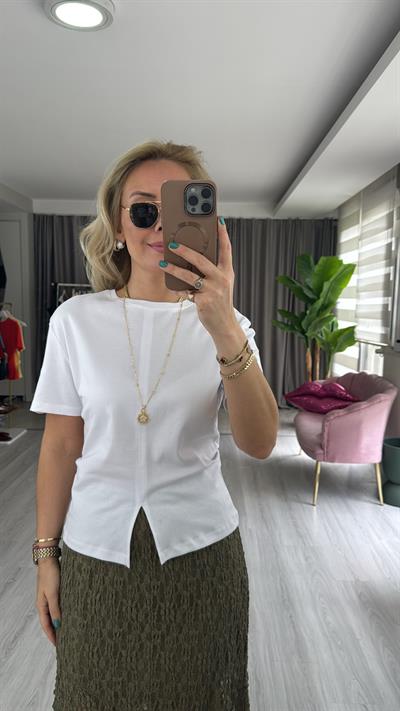 Dilvin Bisiklet Yaka Yırtmaç Detaylı Beyaz T-Shirt