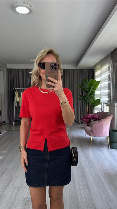 Dilvin Bisiklet Yaka Yırtmaç Detaylı Kırmızı T-Shirt