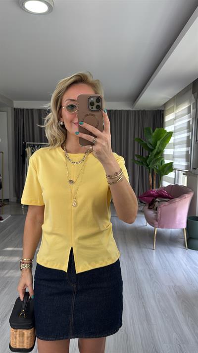 Dilvin Bisiklet Yaka Yırtmaç Detaylı Sarı T-Shirt