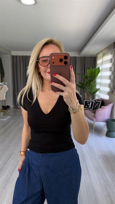 Dilvin V Yaka Kısa Kol Siyah Bluz