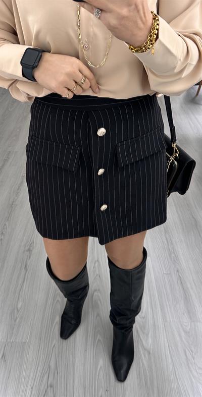 DÜĞME DETAYLI SİYAH ŞORT ETEK