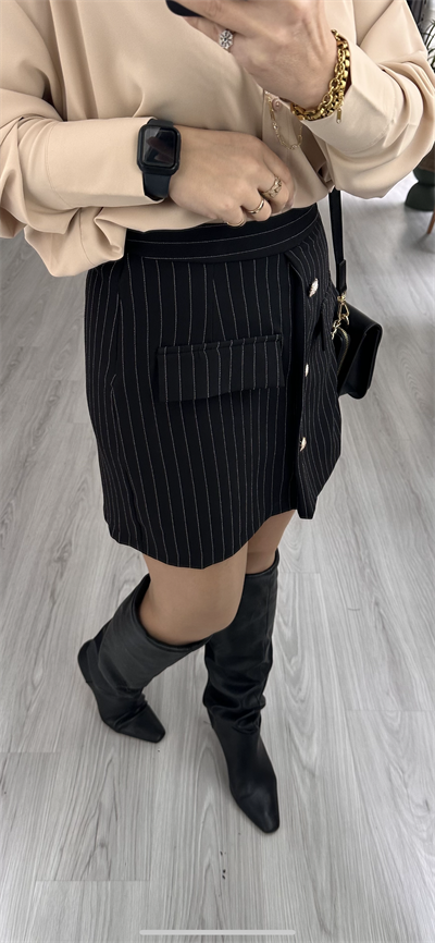 DÜĞME DETAYLI SİYAH ŞORT ETEK