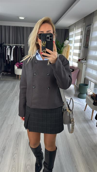 Düğmeli Gri Kaşe Ceket