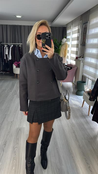 Düğmeli Gri Kaşe Ceket