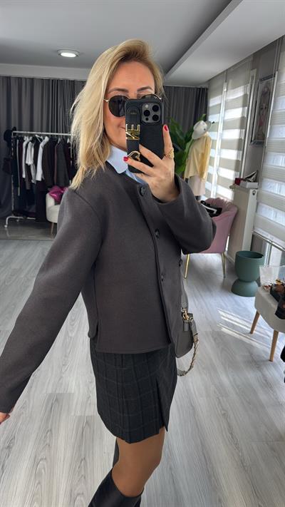 Düğmeli Gri Kaşe Ceket