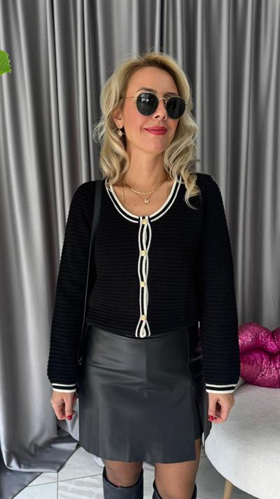 Ekru Biyeli Gold Düğmeli Siyah Triko Hırka