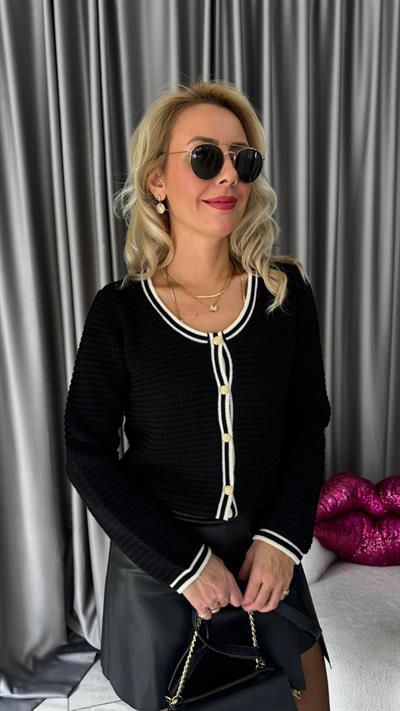 Ekru Biyeli Gold Düğmeli Siyah Triko Hırka