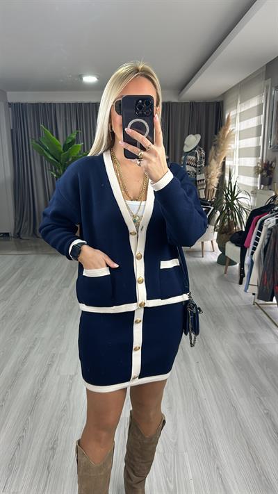 EKRU ŞERİT DETAYLI, GOLD DÜĞMELİ KISA ETEKLİ LACİVERT TAKIM