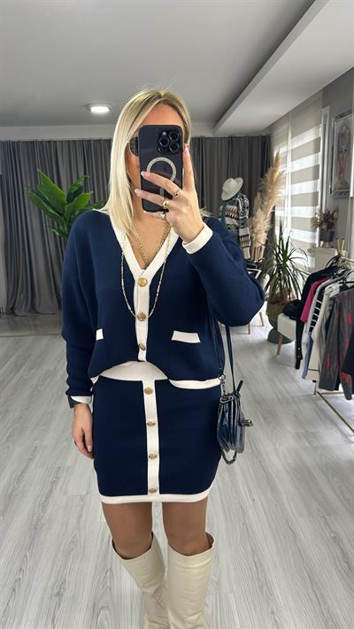 EKRU ŞERİT DETAYLI, GOLD DÜĞMELİ KISA ETEKLİ LACİVERT TAKIM