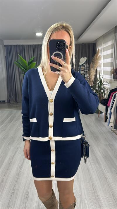 EKRU ŞERİT DETAYLI, GOLD DÜĞMELİ KISA ETEKLİ LACİVERT TAKIM