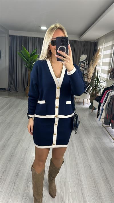 EKRU ŞERİT DETAYLI, GOLD DÜĞMELİ KISA ETEKLİ LACİVERT TAKIM