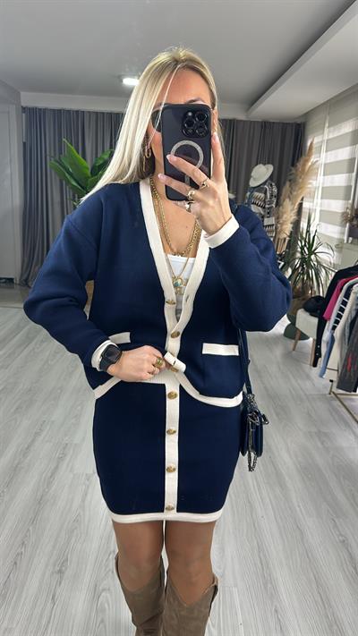 EKRU ŞERİT DETAYLI, GOLD DÜĞMELİ KISA ETEKLİ LACİVERT TAKIM