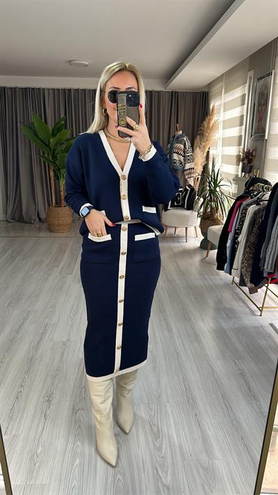 EKRU ŞERİT DETAYLI, GOLD DÜĞMELİ UZUN ETEKLİ LACİVERT TAKIM