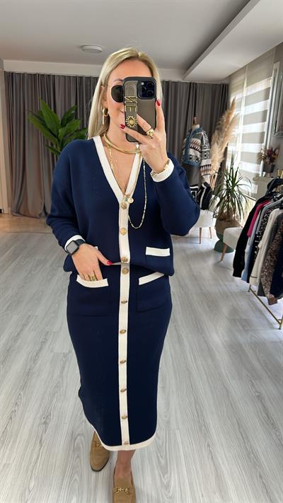 EKRU ŞERİT DETAYLI, GOLD DÜĞMELİ UZUN ETEKLİ LACİVERT TAKIM
