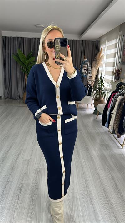 EKRU ŞERİT DETAYLI, GOLD DÜĞMELİ UZUN ETEKLİ LACİVERT TAKIM