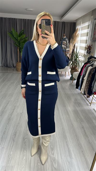 EKRU ŞERİT DETAYLI, GOLD DÜĞMELİ UZUN ETEKLİ LACİVERT TAKIM