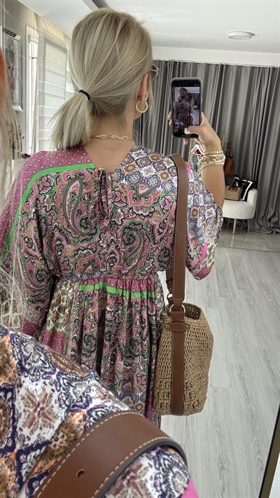 ETNİK DESEN PEMBE ELBİSE