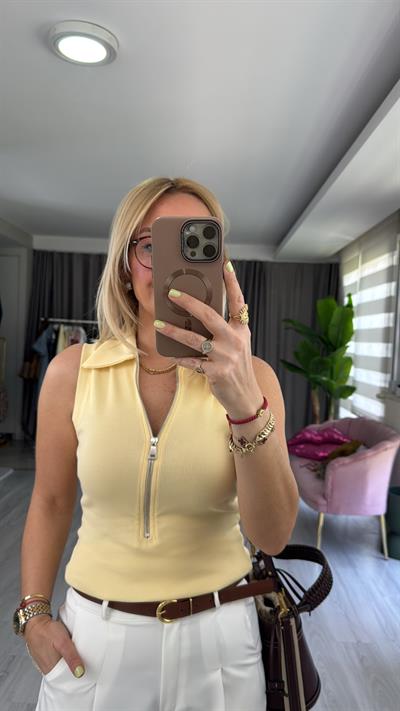 Fermuarlı Polo Yaka Sarı Tişört