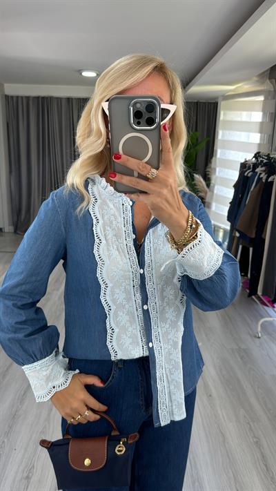 Fisto İşlemeli Denim Gömlek