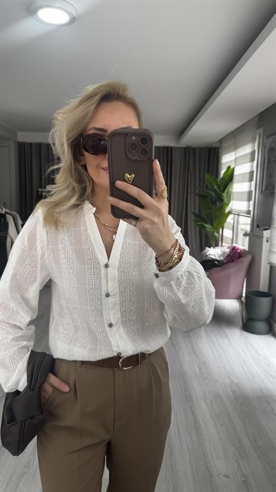 Fisto İşlemeli Pamuklu Beyaz Gömlek