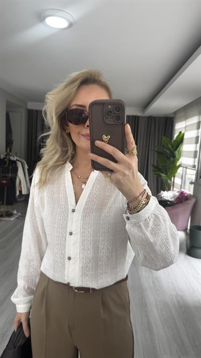 Fisto İşlemeli Pamuklu Beyaz Gömlek