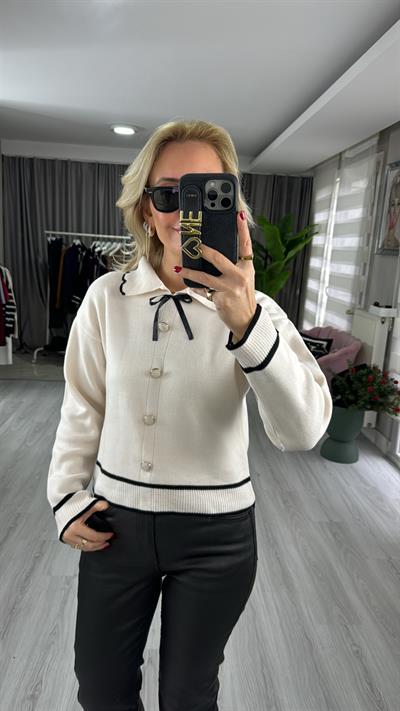 Fiyonk Detaylı Siyah Biyeli Ekru Triko