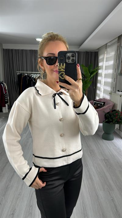 Fiyonk Detaylı Siyah Biyeli Ekru Triko