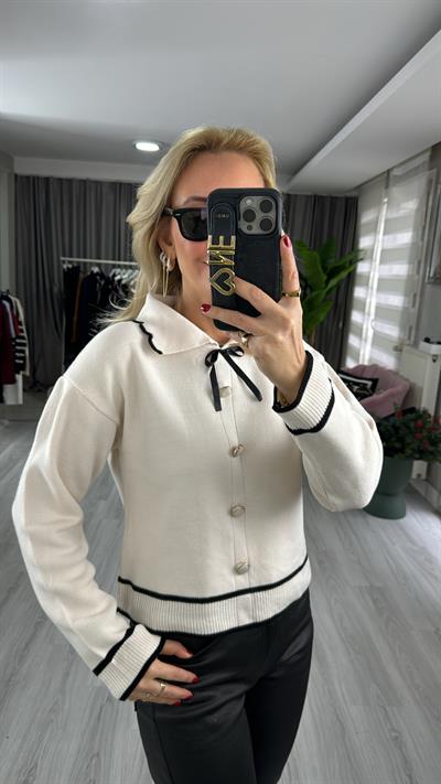 Fiyonk Detaylı Siyah Biyeli Ekru Triko