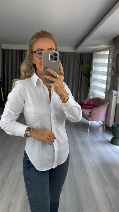 Gizli Düğmeli Pamuklu Belden Oturtmalı Beyaz Gömlek