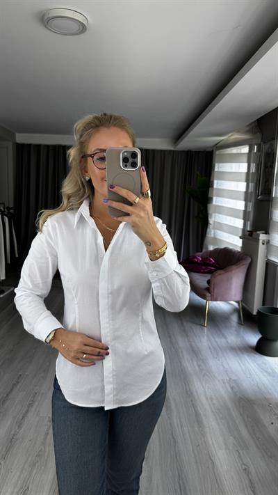 Gizli Düğmeli Pamuklu Belden Oturtmalı Beyaz Gömlek