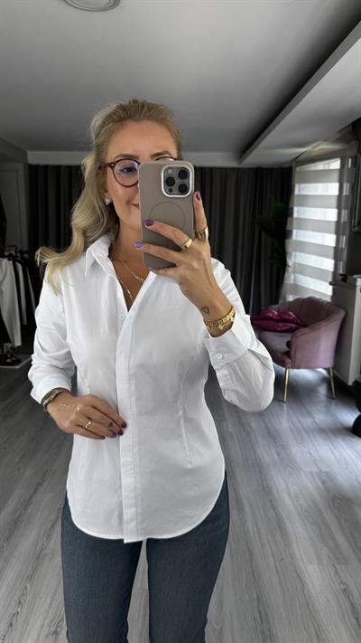 Gizli Düğmeli Pamuklu Belden Oturtmalı Beyaz Gömlek