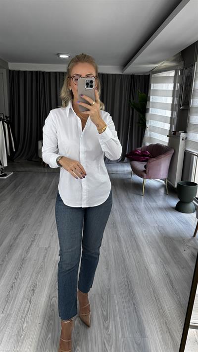 Gizli Düğmeli Pamuklu Belden Oturtmalı Beyaz Gömlek