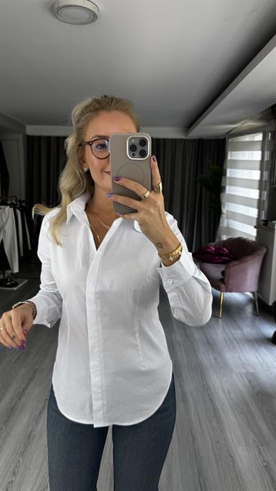 Gizli Düğmeli Pamuklu Belden Oturtmalı Beyaz Gömlek