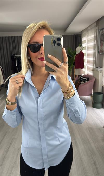 Gizli Düğmeli Pamuklu Belden Oturtmalı Mavi Gömlek