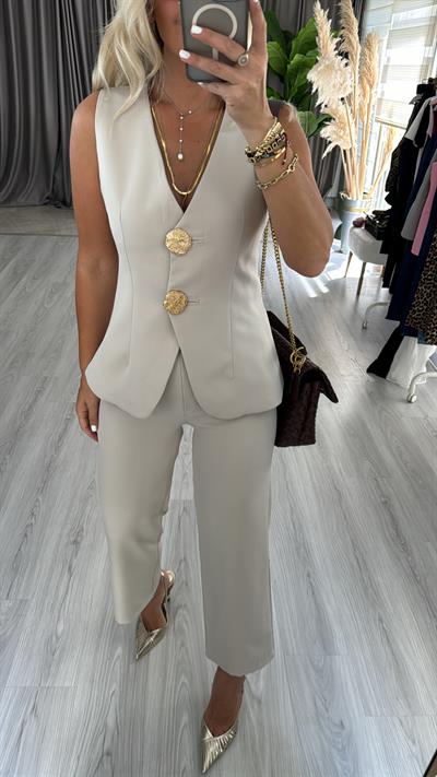 Gold Düğme Detaylı Bej Yelek Pantolon TAKIM 