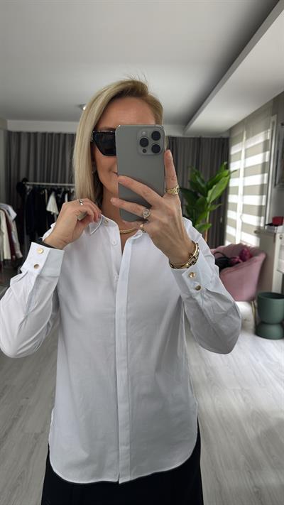 Gold Düğme Detaylı Beyaz Pamuklu Gömlek