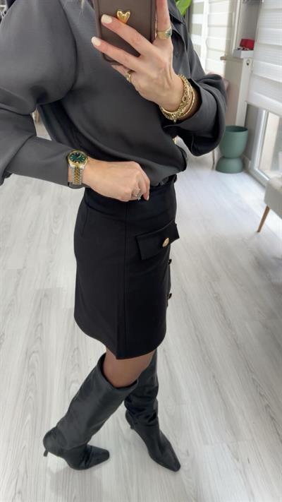 Gold Düğme Detaylı Likralı Siyah Etek