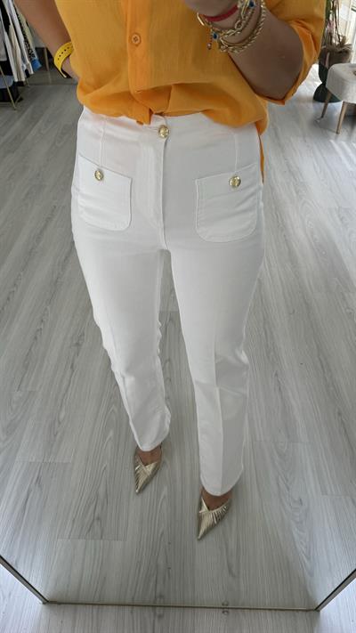 GOLD DÜĞME DETAYLI YÜKSEK BEL PERVAZLI BEYAZ JEAN PANTOLON