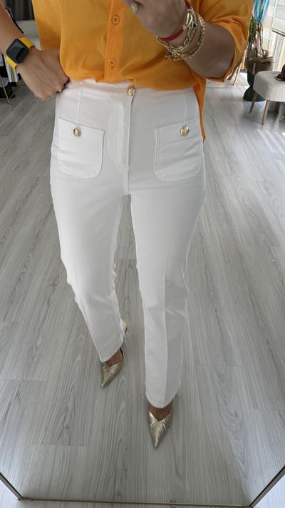GOLD DÜĞME DETAYLI YÜKSEK BEL PERVAZLI BEYAZ JEAN PANTOLON