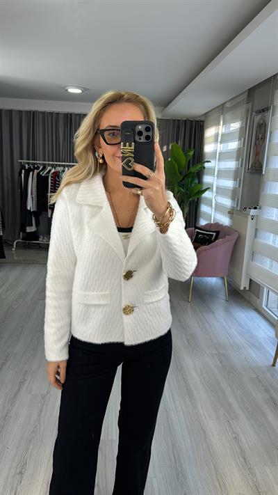 Gold Düğme Detaylı Zigzag Desen Beyaz Triko Hırka