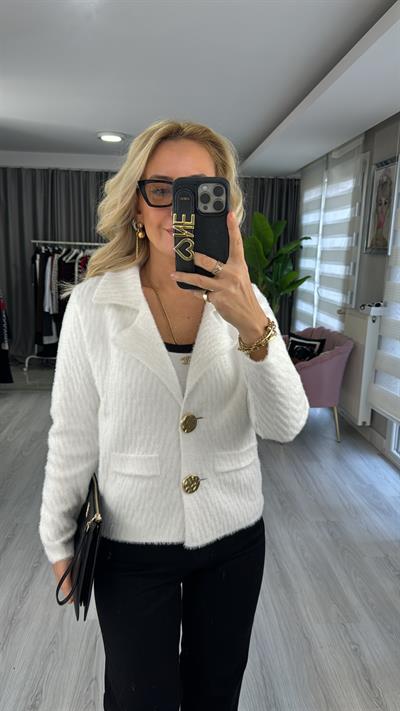 Gold Düğme Detaylı Zigzag Desen Beyaz Triko Hırka