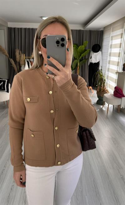 GOLD DÜĞMELİ CAMEL TRİKO CEKET