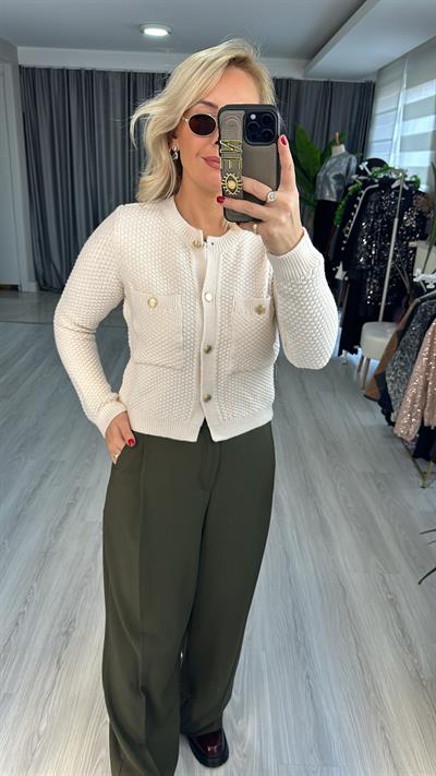 GOLD DÜĞMELİ EKRU TRİKO HIRKA