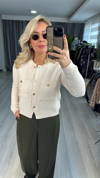 GOLD DÜĞMELİ EKRU TRİKO HIRKA