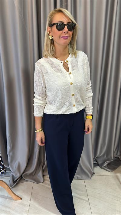 Gold Düğmeli, Güpür Detaylı. Beyaz Merserize Triko