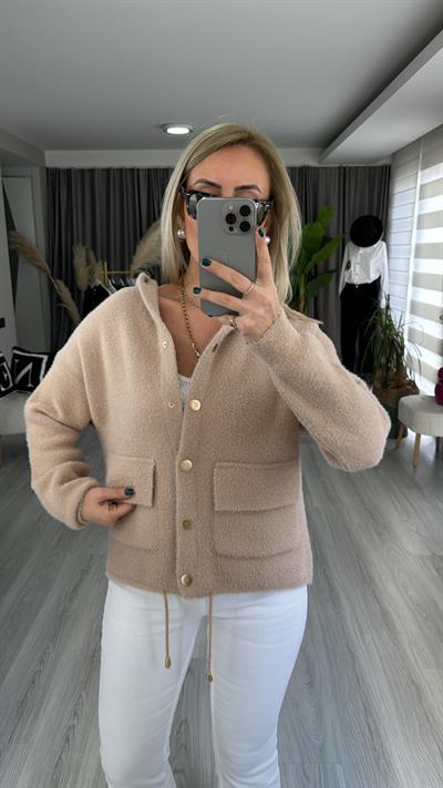 GOLD DÜĞMELİ KAPİŞONLU BEJ TRİKO CEKET